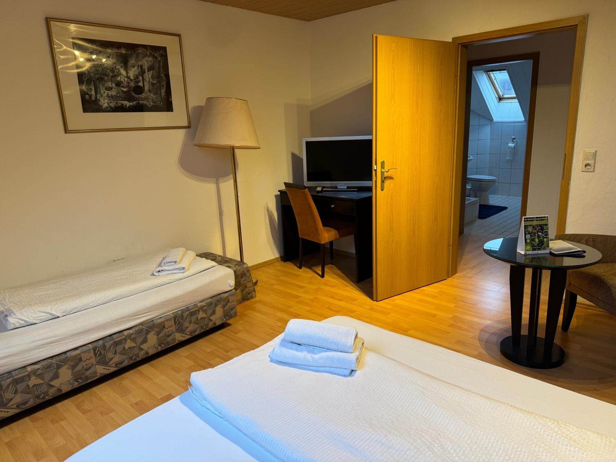 Gaestezimmer Gasthof Becker Hotel Wulfrath Exterior photo